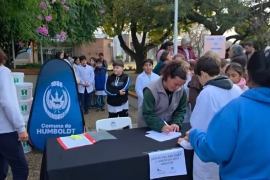 Humboldt refuerza su compromiso ambiental con una jornada educativa y la entrega de baldes para residuos orgánicos