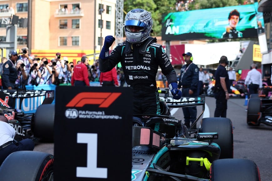 Formula One F1 - Monaco Grand Prix - Circuit de Monaco, Monaco - June 6, 2026
Mercedes' Kimi Antonelli celebrates after qualifying in pole position REUTERS/Jakub Porzycki