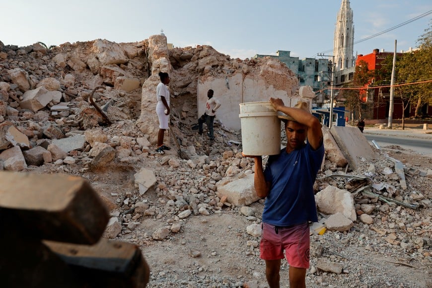 Lazaro Alvares, 24, salvages contruction materials from a collapsed building to resell, as Cuba's state-run economy has descended into a full-blown crisis after the administration of U.S. President Donald Trump hardened sanctions and cut off the Caribbean nation's oil supply, in Havana, Cuba, May 6, 2026. REUTERS/Norlys Perez