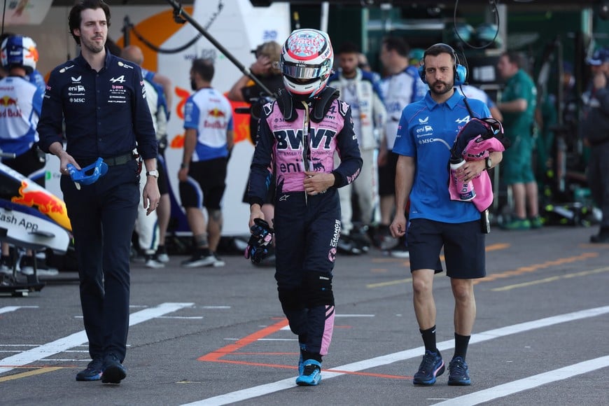Formula One F1 - Monaco Grand Prix - Circuit de Monaco, Monaco - June 6, 2026
Alpine's Franco Colapinto reacts in the pitlane after being eliminated from qualifying REUTERS/Jakub Porzycki/Pool