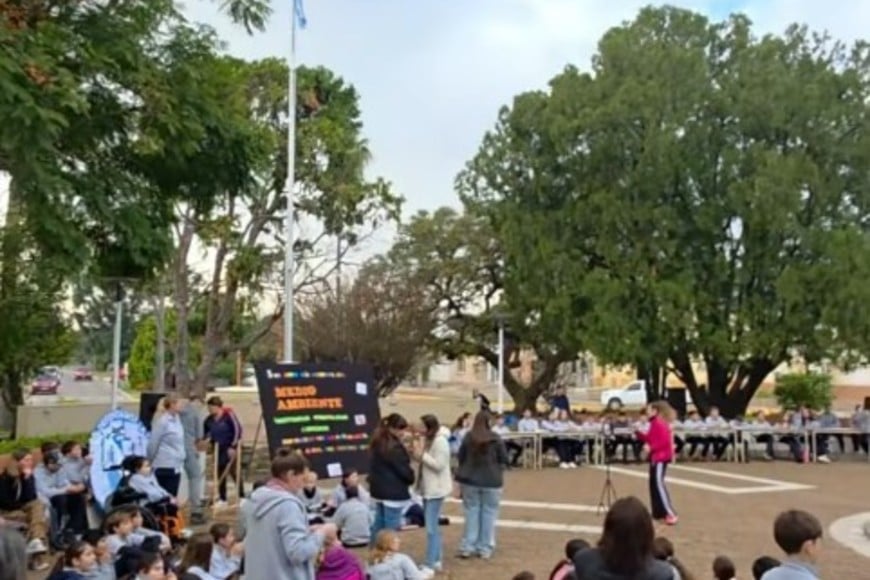 Humboldt refuerza su compromiso ambiental con una jornada educativa y la entrega de baldes para residuos orgánicos