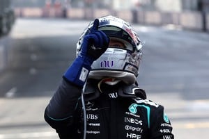 El joven piloto de Mercedes se impuso en un Gran Premio de Mónaco lleno de incidentes, con siete abandonos y sanciones que marcaron el ritmo de la carrera. Foto: REUTERS / Jakub Porzycki.