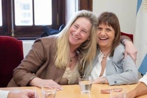 ¿Sonrisas forzadas? Karina Milei y Patricia Bullrich, una relación signada por los recelos. "Ignoro las consecuencias de estas tensiones en el poder, pero el duelo está abierto".