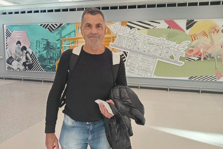 Enrique Cruz, uno de los enviados del multimedios El Litoral al Mundial de Estados Unidos, México y Canadá, a su llegada a Miami, primera de las escalas.