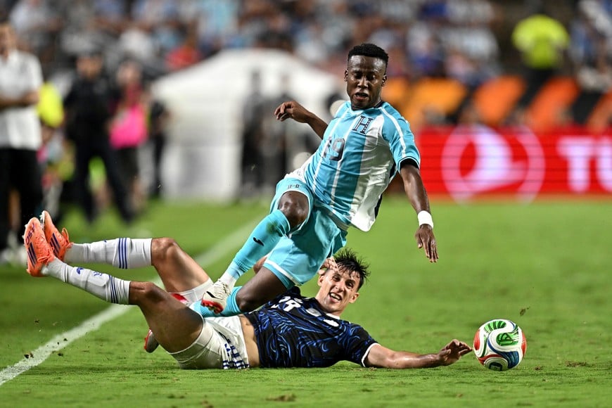 Soccer Football - International Friendly - Argentina v Honduras - Kyle Field, College Station, Texas, U.S. - June 6, 2026
Honduras' Kevin Guiti in action with Argentina's Nicolas Capaldo IMAGN IMAGES via Reuters/Maria Lysaker