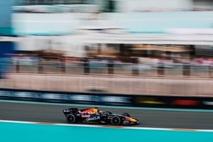 Max Verstappen tuvo problemas en su Red Bull en el inicio del Gran Premio de Mónaco