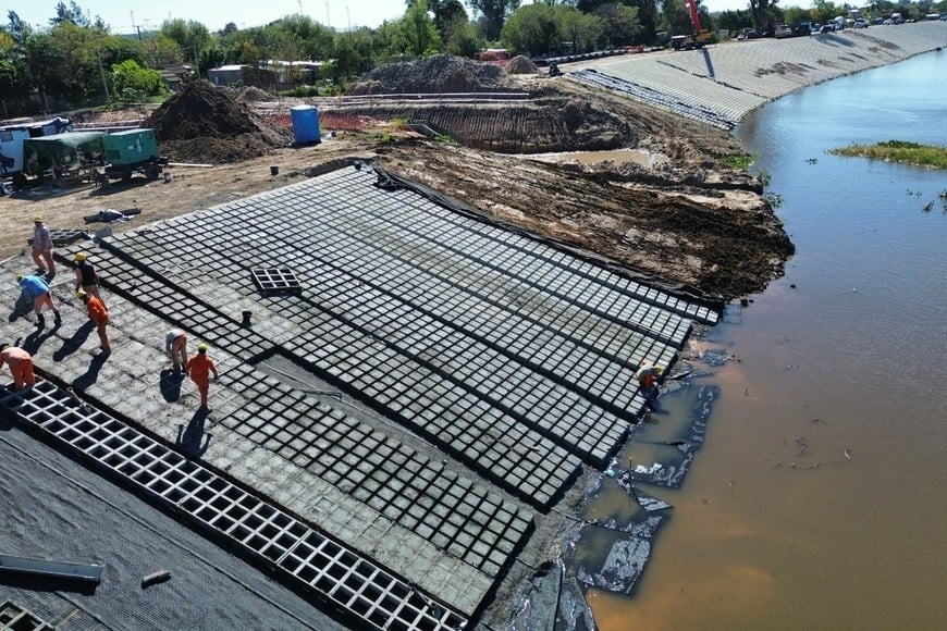 Los trabajos registran un avance cercano al 20 % y forman parte de un plan de infraestructura destinado a reducir el riesgo hídrico