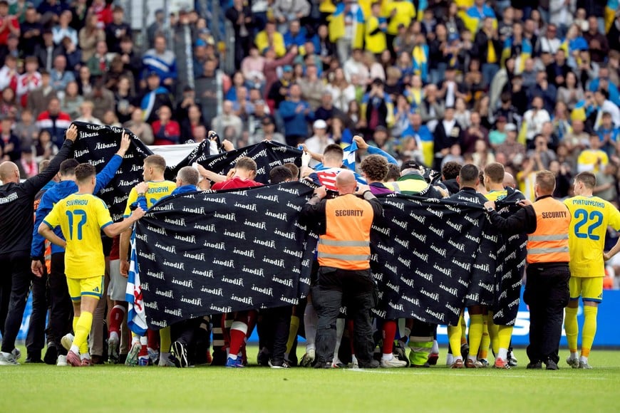 Soccer Football - International Friendly - Denmark v Ukraine - Odense, Denmark - June 7, 2026
Players and staff shield Denmark's Christian Eriksen as he leaves the pitch for medical attention after he collapsed during the match
Bo Amstrup/Ritzau Scanpix via REUTERS
ATTENTION EDITORS - THIS IMAGE WAS PROVIDED BY A THIRD PARTY. DENMARK OUT. NO COMMERCIAL OR EDITORIAL SALES IN DENMARK. TPX IMAGES OF THE DAY