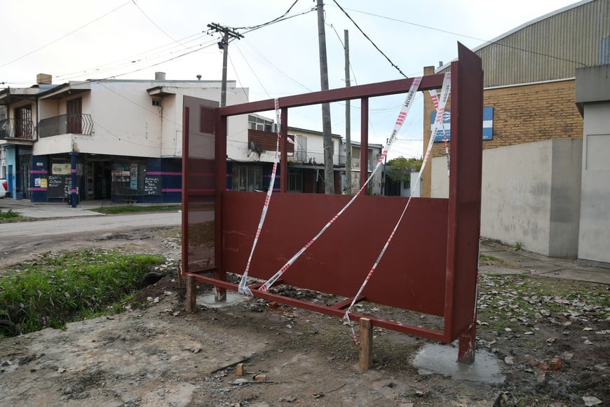 La obra también prevé la refuncionalización de las garitas de colectivos por esa zona de la avenida. Foto: Manuel Fabatía