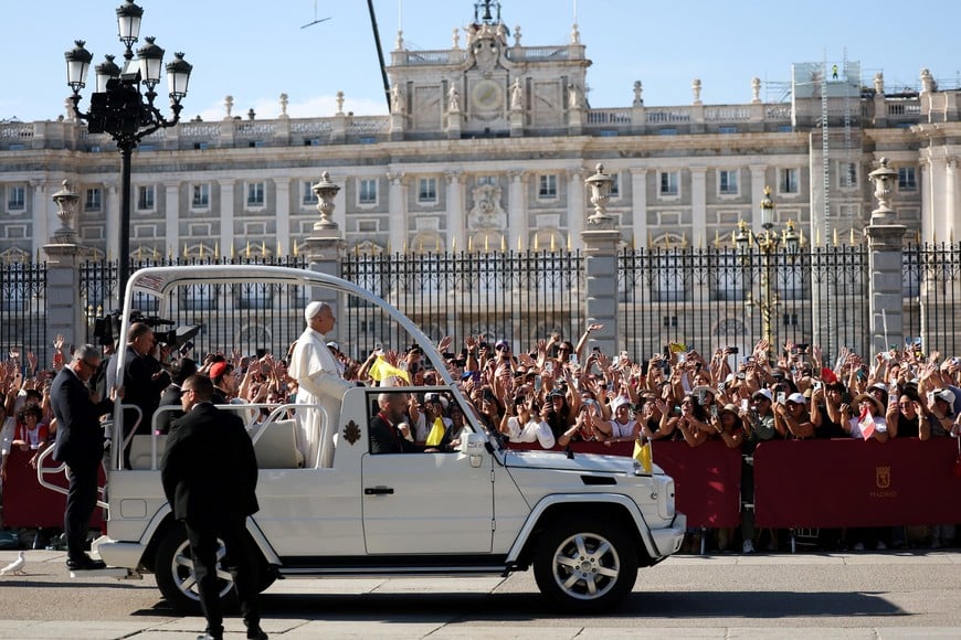 Pope Leo XIV leaves in a Papamobile (Popemobile) following a Catholic gathering at Santa Maria de la Almudena Cathedral to pay homage to the Almudena Virgin, during his apostolic journey in Madrid, Spain, June 8, 2026. REUTERS/Mohammed Salem