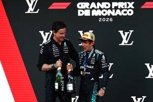 El jefe de Mercedes respaldó al británico después de una nueva carrera sin puntos en la Fórmula 1. Credito: REUTERS/Manon Cruz