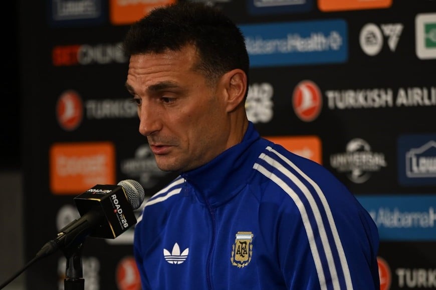 Scaloni no confirmó al reemplazante del lesionado Balerdi. Foto: @Argentina.