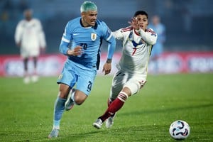 Soccer Football - World Cup - South American Qualifiers - Uruguay v Venezuela - Estadio Centenario, Montevideo, Uruguay - June 10, 2025
Uruguay's Maximiliano Araujo in action with Venezuela's Jefferson Savarino REUTERS/Andres Cuenca