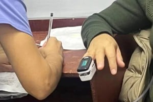 Antes de la fiesta se pintó el salón con un esmalte sintético, lo que provocó que los vapores no puedan ser expulsados con ventilación.