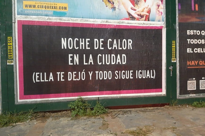 Los Fabulosos Cadillacs irrumpiendo en la rutina urbana de Santa Fe.