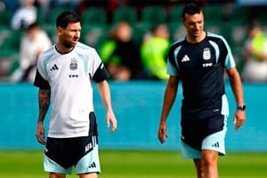 Los dos Lionel: Messi y Scaloni. Uno ayudó al otro a potenciarse. Y los roles están bien definidos. Reuters.