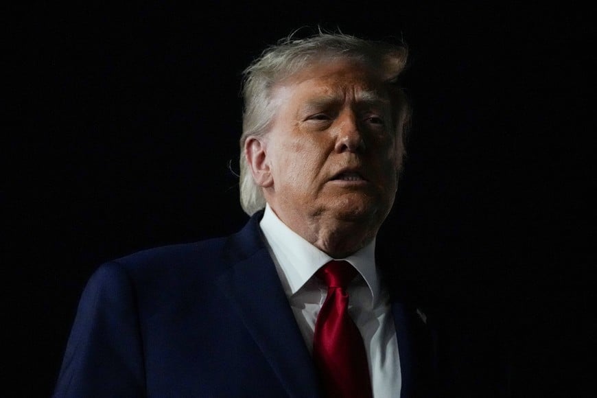 U.S. President Donald Trump looks on after exiting Marine One, after attending Game 3 of the NBA Finals, at John F. Kennedy International Airport in New York, U.S., June 8, 2026. REUTERS/Nathan Howard