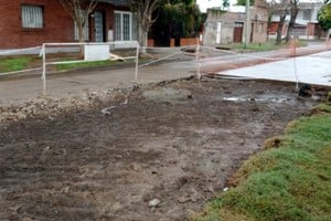 Calle intervenida donde los trabajos de pavimentación quedaron inconclusos.