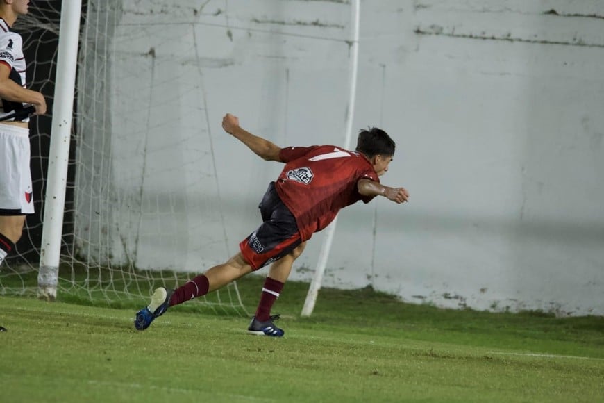Lautaro Amarelle anotó el primer gol en el triunfo ferroviario. Foto: Prensa Central Córdoba.