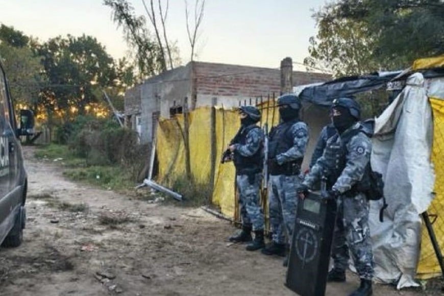 Ordenan demoler dos búnkers de droga que funcionaban en un asentamiento de Esperanza