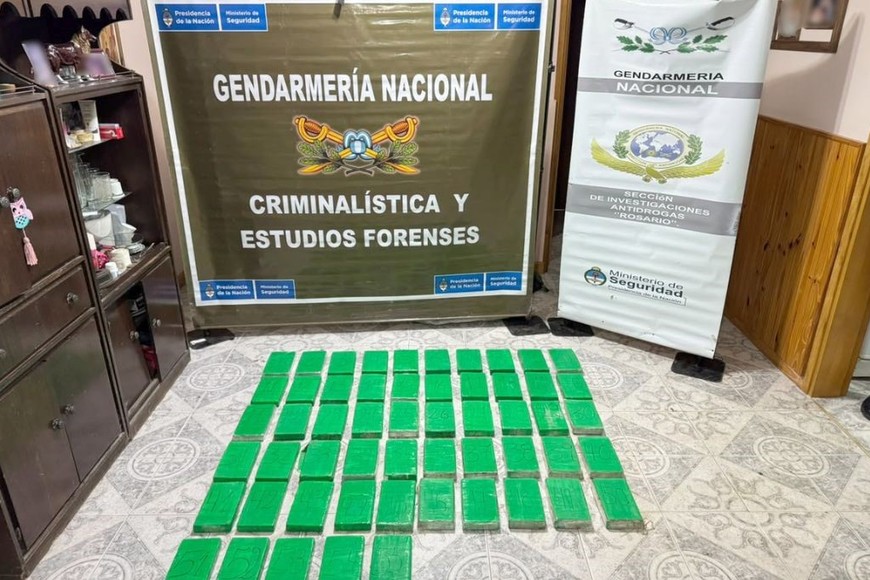 En los procedimientos secuestraron dólares, municiones, celulares y una camioneta.