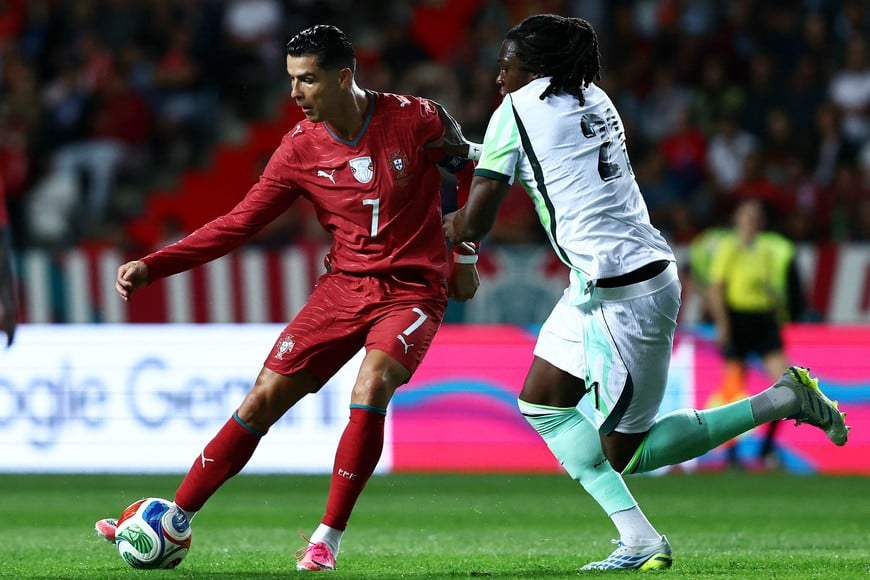 Soccer Football - International Friendly - Portugal v Nigeria - Estadio Dr. Magalhaes Pessoa, Leiria, Portugal - June 10, 2026
Portugal's Cristiano Ronaldo in action with Nigeria's Calvin Bassey REUTERS/Rodrigo Antunes