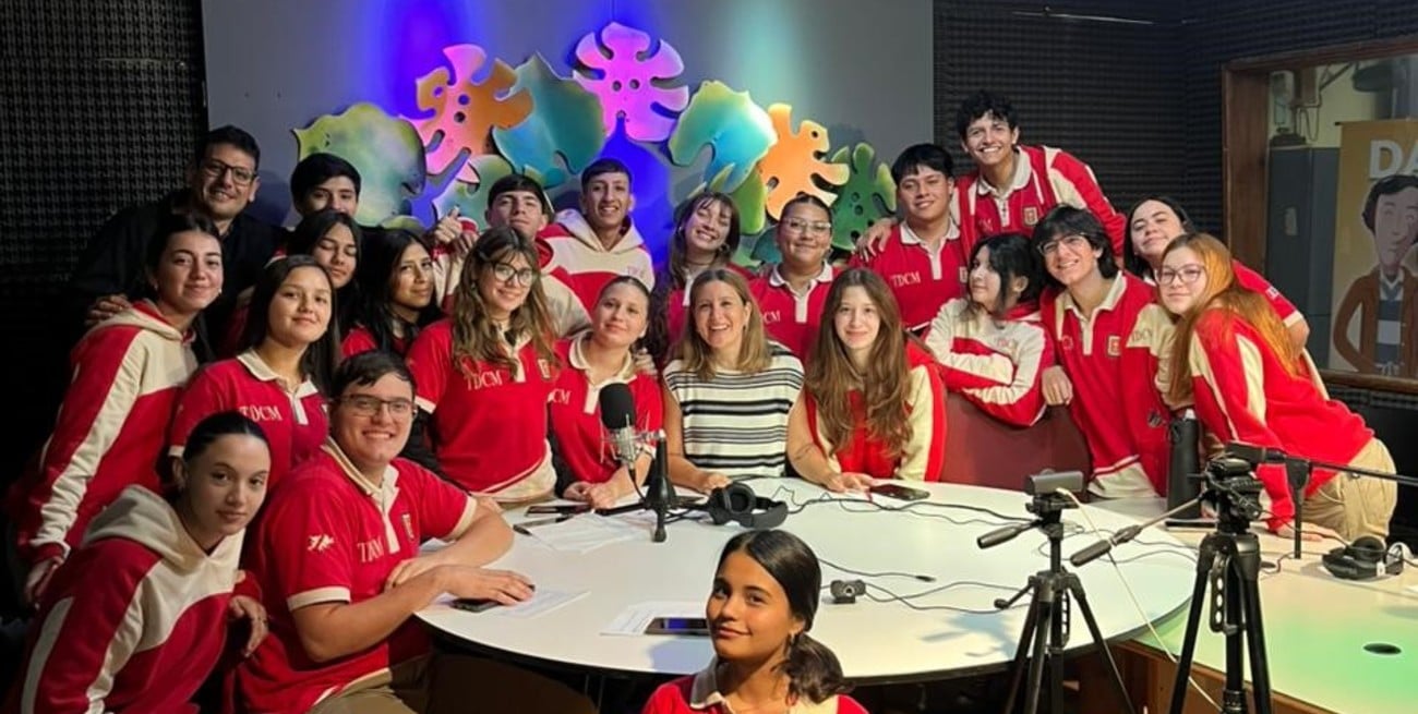 “Que logren encontrar su voz propia, no la que otros les dicen que tienen", es el objetivo de Noelia en el espacio radial de la escuela Lourdes. Foto: Gentileza