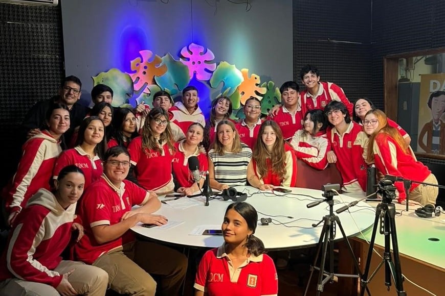 “Que logren encontrar su voz propia, no la que otros les dicen que tienen", es el objetivo de Noelia en el espacio radial de la escuela Lourdes. Foto: Gentileza