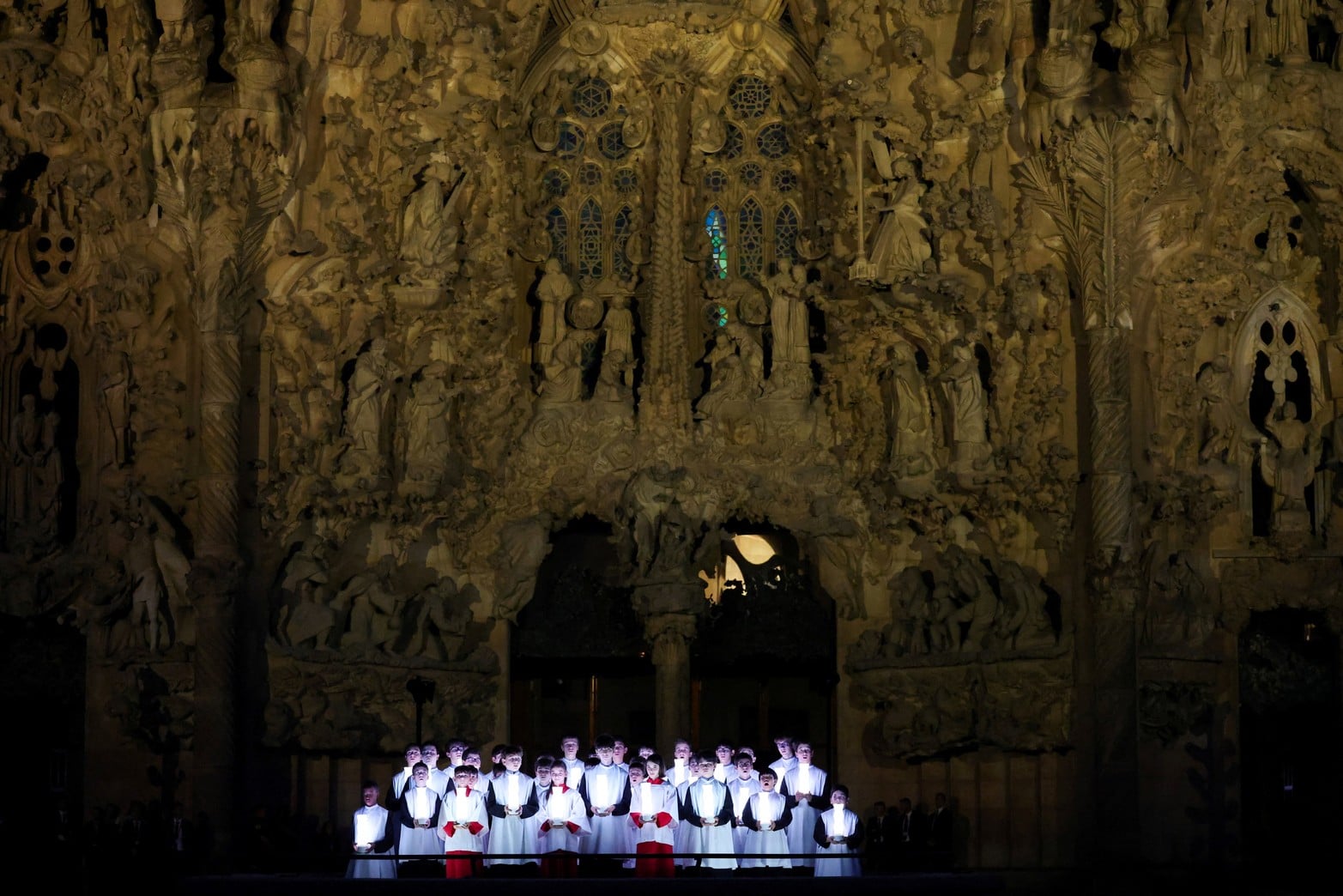 Un coro participa en el acto de inauguración de la Torre de Jesucristo y su bendición por el Papa León XIV.