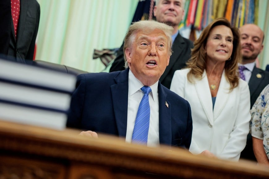 U.S. President Donald Trump speaks in the Oval Office as he signs the Secure America Act, at the White House in Washington, D.C., U.S., June 10, 2026. REUTERS/Evan Vucci