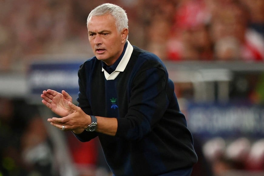 FILE PHOTO: Soccer Football - UEFA Champions League - Play Off - Second Leg - Benfica v Fenerbahce - Estadio da Luz, Lisbon, Portugal - August 27, 2025
Fenerbahce coach Jose Mourinho reacts REUTERS/Pedro Nunes/File Photo