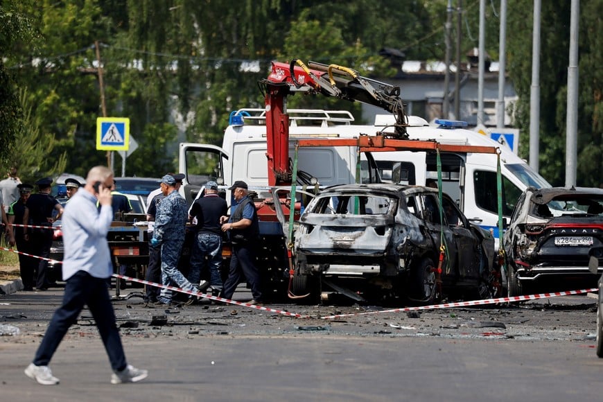 Investigators work at the scene of a car explosion, which killed the driver, in the city of Balashikha in the Moscow region, Russia, June 9, 2026. REUTERS/Yulia Morozova