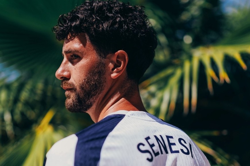 Marcos Senesi firmó contrato con Tottenham hasta junio de 2030.