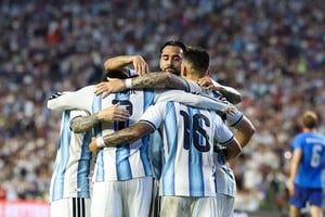 Jun 9, 2026; Auburn, Alabama, USA; Argentina midfielder Thiago Almada (16) celebrates with teammates after scoring a goal during the second half against Iceland during a Road to 26 men's international friendly at Jordan-Hare Stadium. Mandatory Credit: John Reed-Imagn Images