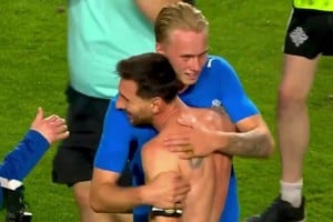 El saludo inesperado para Messi.