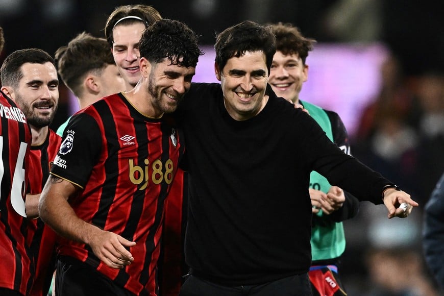Soccer Football - Premier League - AFC Bournemouth v Manchester City - Vitality Stadium, Bournemouth, Britain - May 19, 2026
AFC Bournemouth manager Andoni Iraola celebrates with Marcos Senesi after his last home match for the club REUTERS/Dylan Martinez EDITORIAL USE ONLY. NO USE WITH UNAUTHORIZED AUDIO, VIDEO, DATA, FIXTURE LISTS, CLUB/LEAGUE LOGOS OR 'LIVE' SERVICES. ONLINE IN-MATCH USE LIMITED TO 120 IMAGES, NO VIDEO EMULATION. NO USE IN BETTING, GAMES OR SINGLE CLUB/LEAGUE/PLAYER PUBLICATIONS. PLEASE CONTACT YOUR ACCOUNT REPRESENTATIVE FOR FURTHER DETAILS..