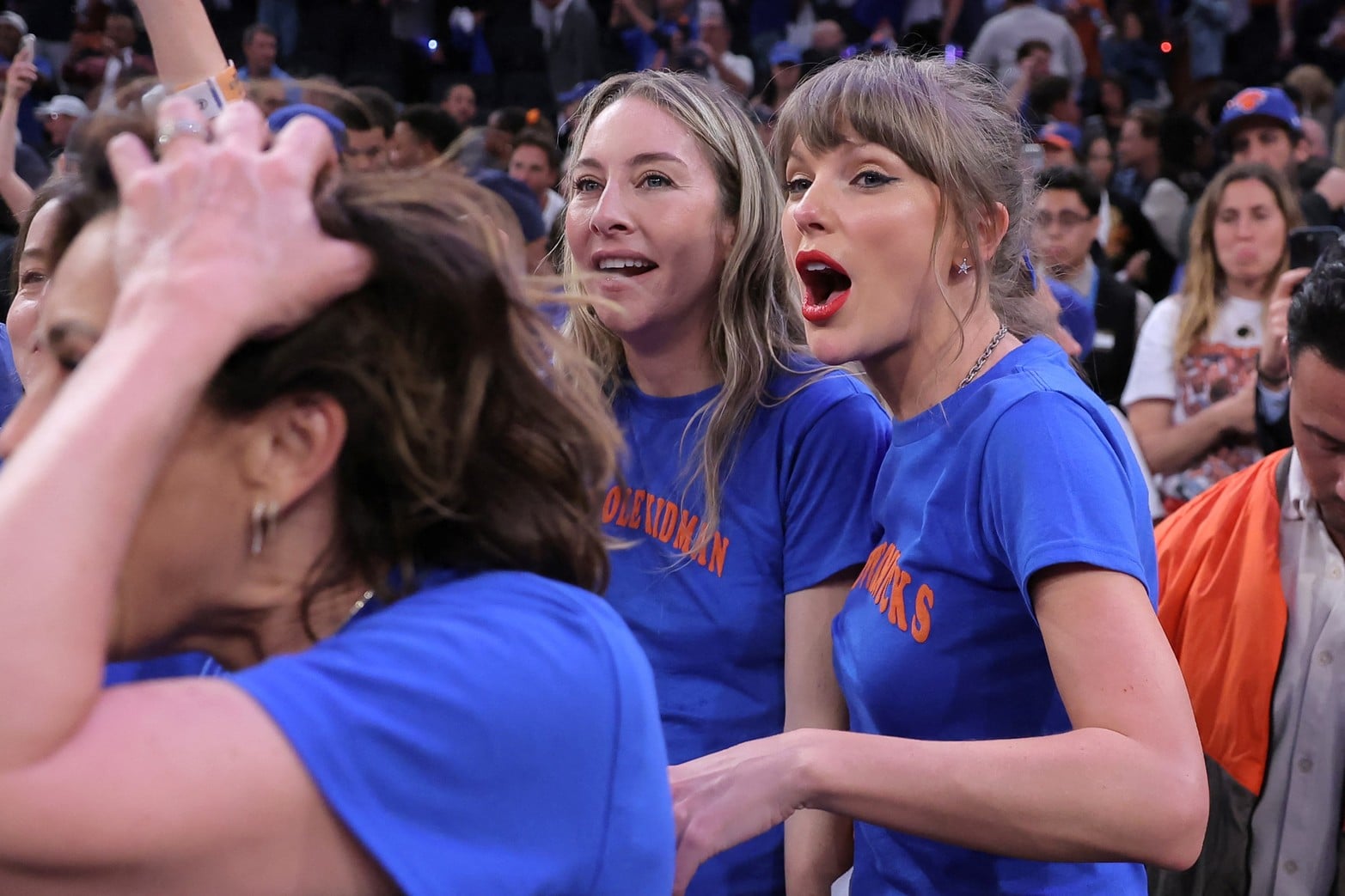Taylor Swift disfrutó del partido junto a las hermanas HAIM.