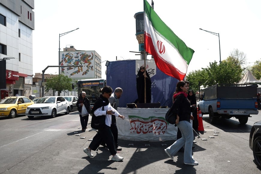 A woman holds an Iranian flag on a street in Tehran, Iran, June 10, 2026. Majid Asgaripour/WANA (West Asia News Agency) via REUTERS ATTENTION EDITORS - THIS PICTURE WAS PROVIDED BY A THIRD PARTY. ATTENTION EDITORS - THIS PICTURE WAS PROVIDED BY A THIRD PARTY. ISRAEL OUT. NO COMMERCIAL OR EDITORIAL SALES IN ISRAEL. NO ACCESS FOR ISRAELI MEDIA. NO USE BBC PERSIAN. NO USE VOA PERSIAN. NO USE MANOTO. NO USE IRAN INTERNATIONAL. NO USE RADIO FARDA. DIGITAL: NO USE BBC PERSIAN. NO USE VOA PERSIAN. NO USE MANOTO. NO USE IRAN INTERNATIONAL. NO USE RADIO FARDA.