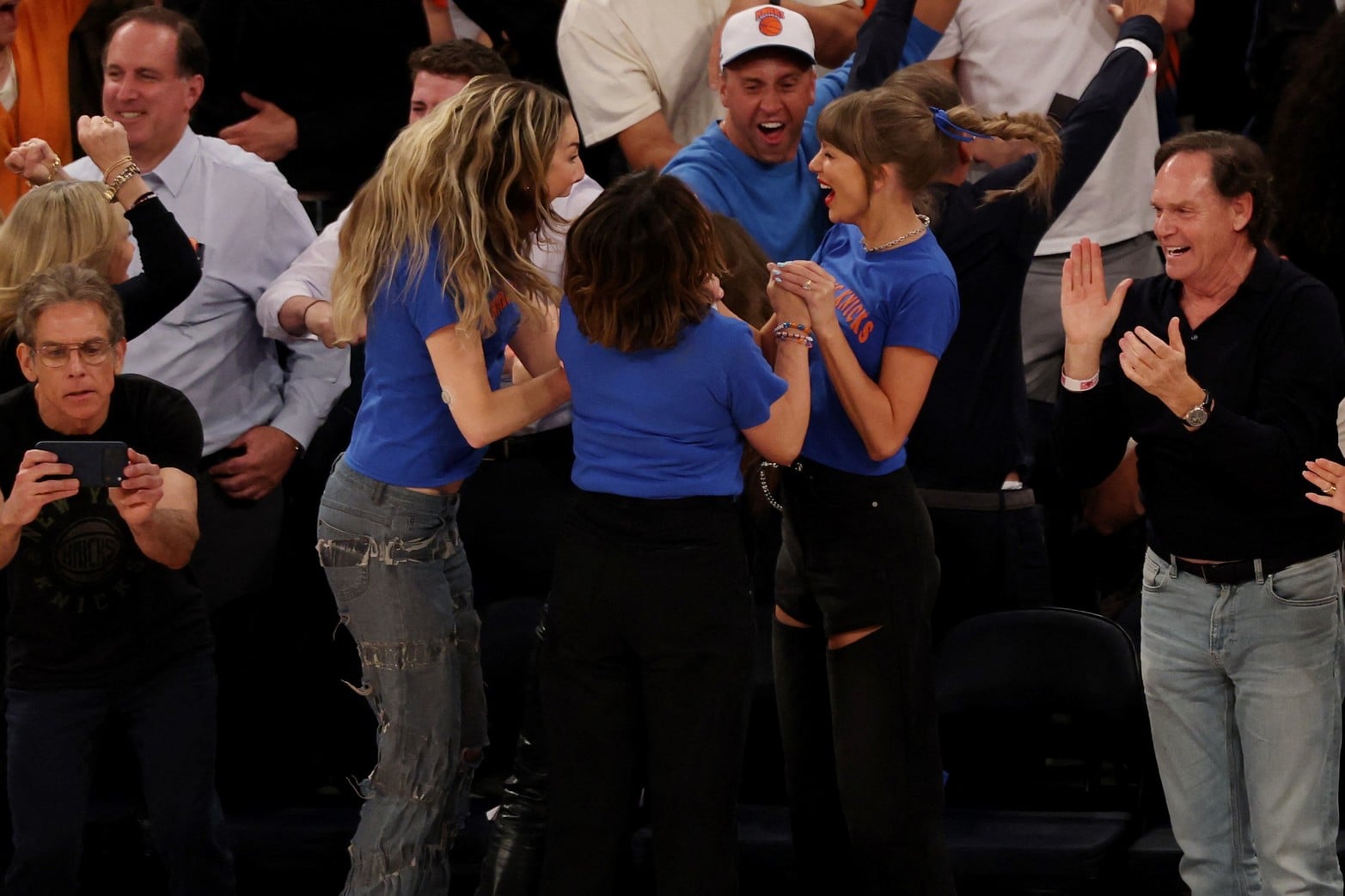 Taylor Swift disfrutó del partido junto a las hermanas HAIM.