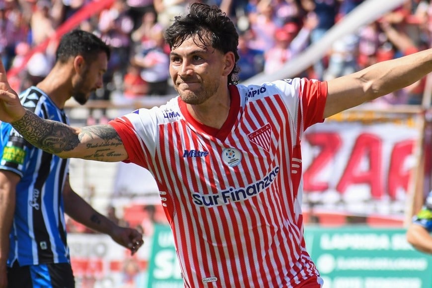 Asenjo confirmó que no se mueve de Los Andes. Foto: Prensa Los Andes.