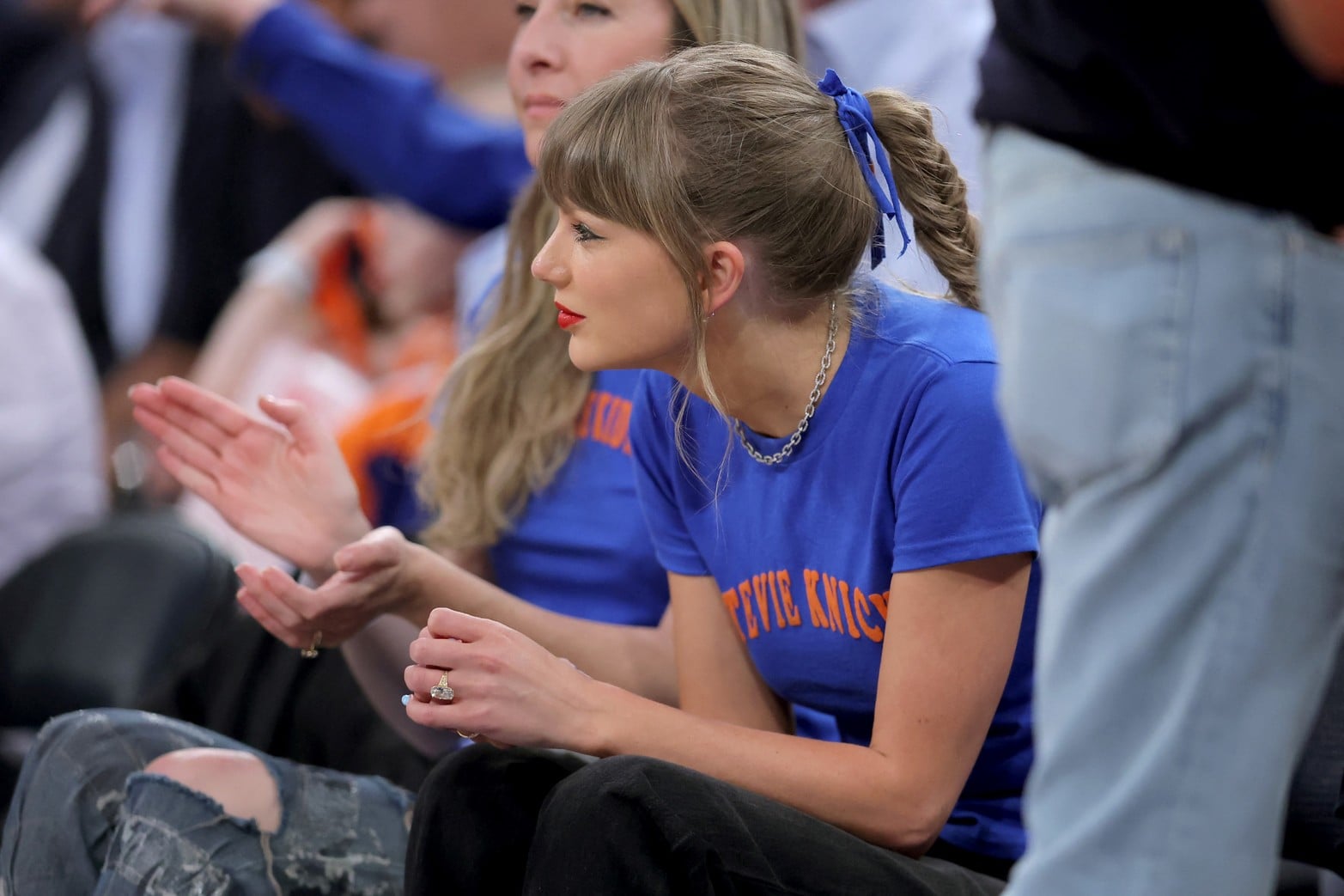 Taylor Swift estuvo presente en el partido de Knicks vs. Spurs.
