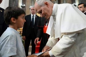 Renzo, de seis años, sorprendió al papa León XIV con preguntas sobre la fe, el sufrimiento y la vida.