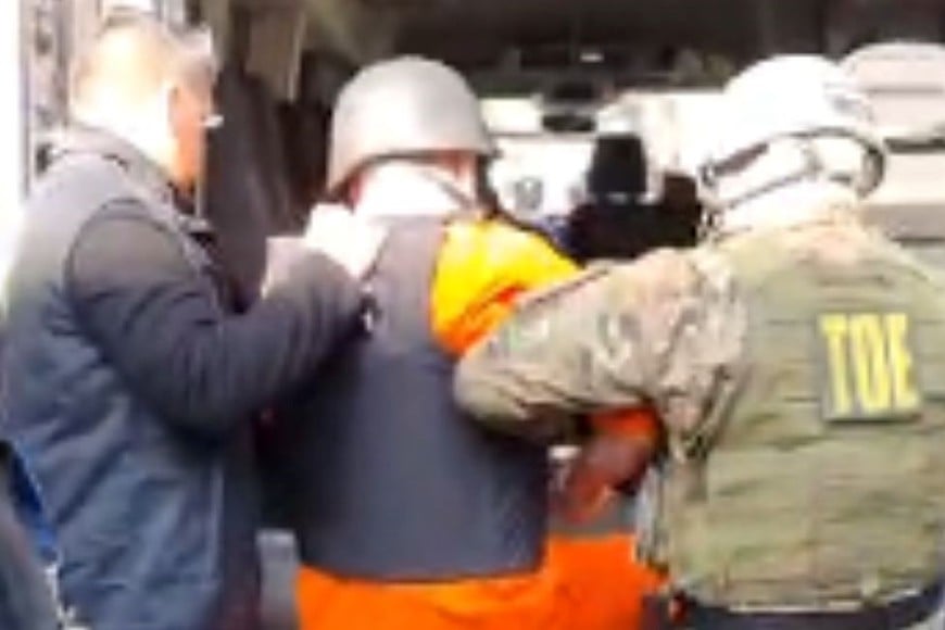 El detenido está acusado de varios delitos. Foto: PFA