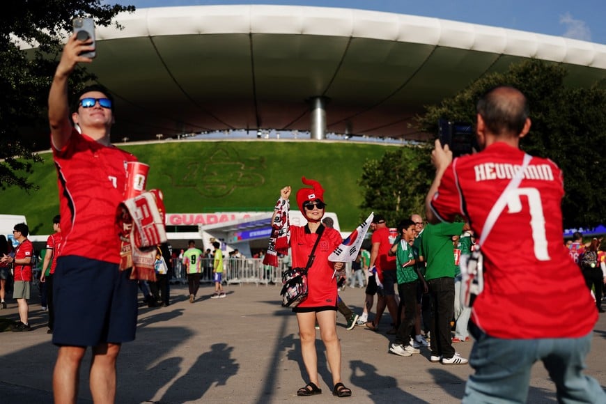 Soccer Football - FIFA World Cup 2026 - Group A - South Korea v Czech Republic - Estadio Guadalajara, Guadalajara, Mexico - June 11, 2026
South Korea fans outside the stadium before the match REUTERS/Amanda Perobelli