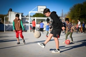Villa Gobernador Gálvez licitó la construcción de tres nuevos playones polideportivos con una inversión superior a los $363 millones