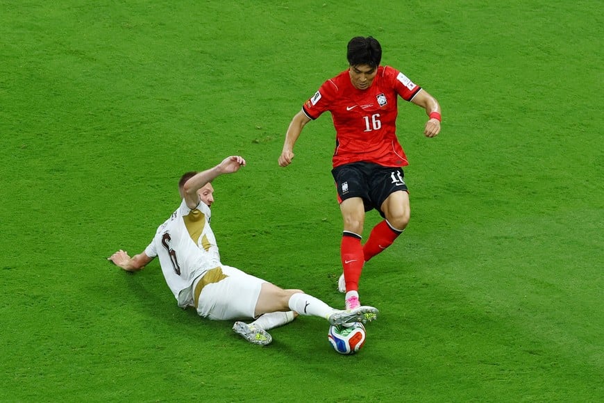 Soccer Football - FIFA World Cup 2026 - Group A - South Korea v Czech Republic - Estadio Guadalajara, Guadalajara, Mexico - June 11, 2026
Czech Republic's Stepan Chaloupek in action with South Korea's Park Jin-seob REUTERS/Daniel Becerril