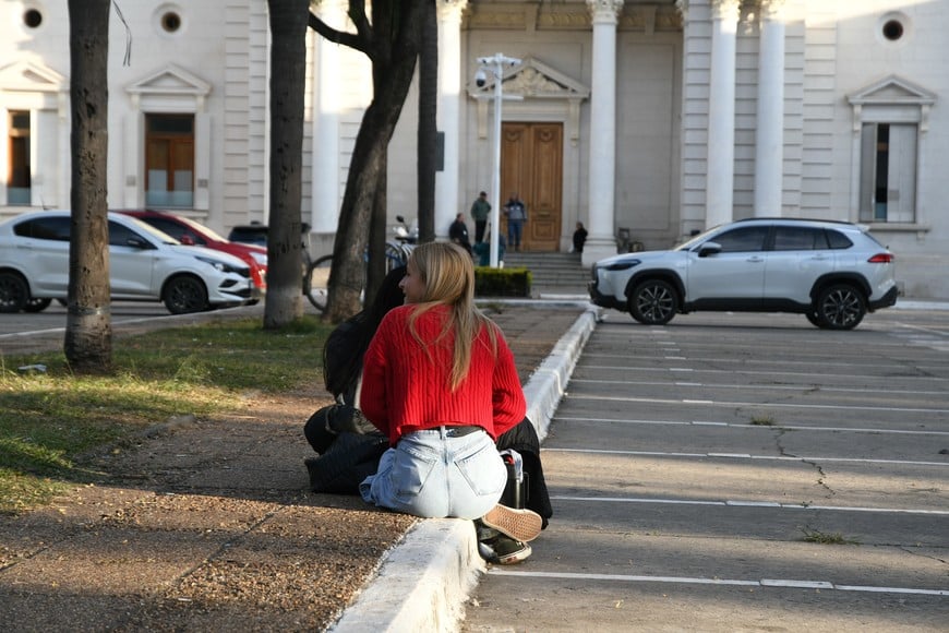 "Hoy la gente va a usar la plaza seca con el peligro que representa la convivencia con vehículos", advirtió el senador. Foto: Manuel Fabatía