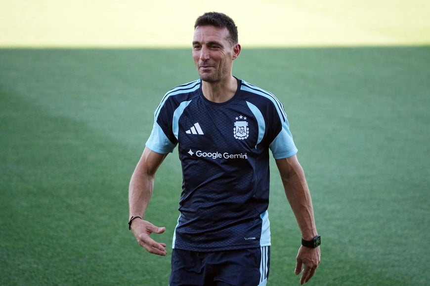 Soccer Football - FIFA World Cup 2026 - Argentina Training - Sporting KC Training Centre, Kansas City, Kansas, U.S. - June 11, 2026
Argentina coach Lionel Scaloni during training IMAGN IMAGES via Reuters/Denny Medley