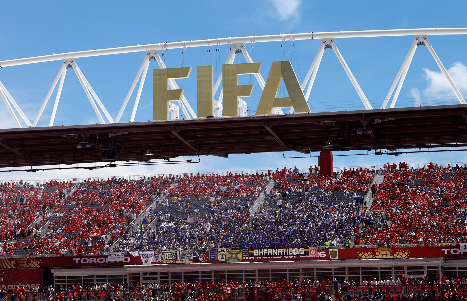 El logo dorado de la FIFA.