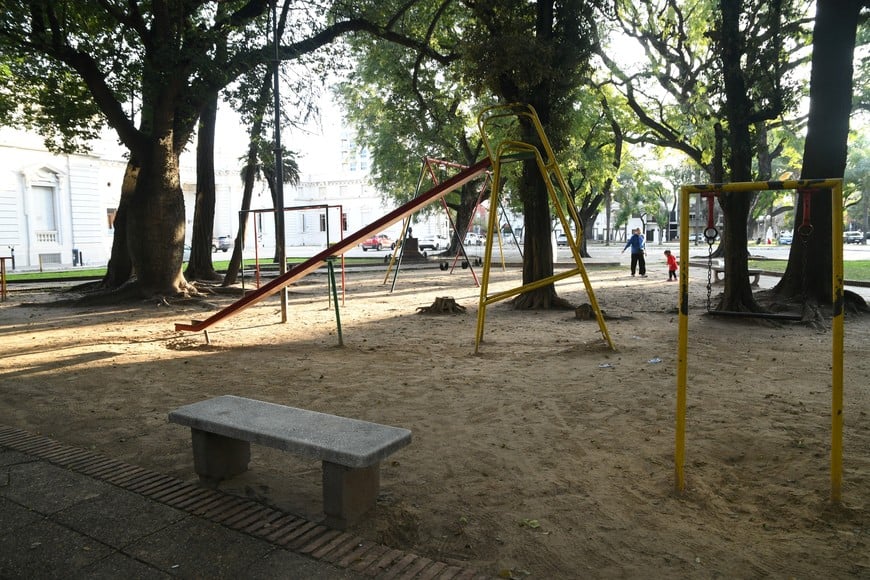 El anteproyecto también incluye un sector de juegos, que hoy existe pero no está en buen estado. Foto: Manuel Fabatía